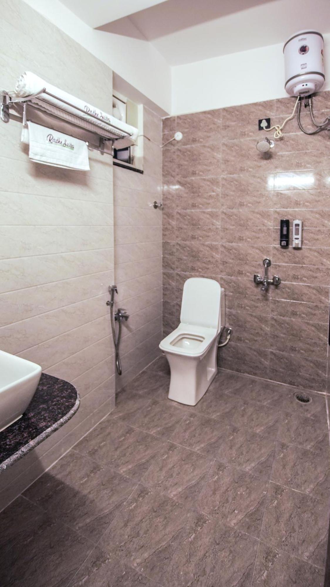 Radhe Suites Haydarabad Dış mekan fotoğraf