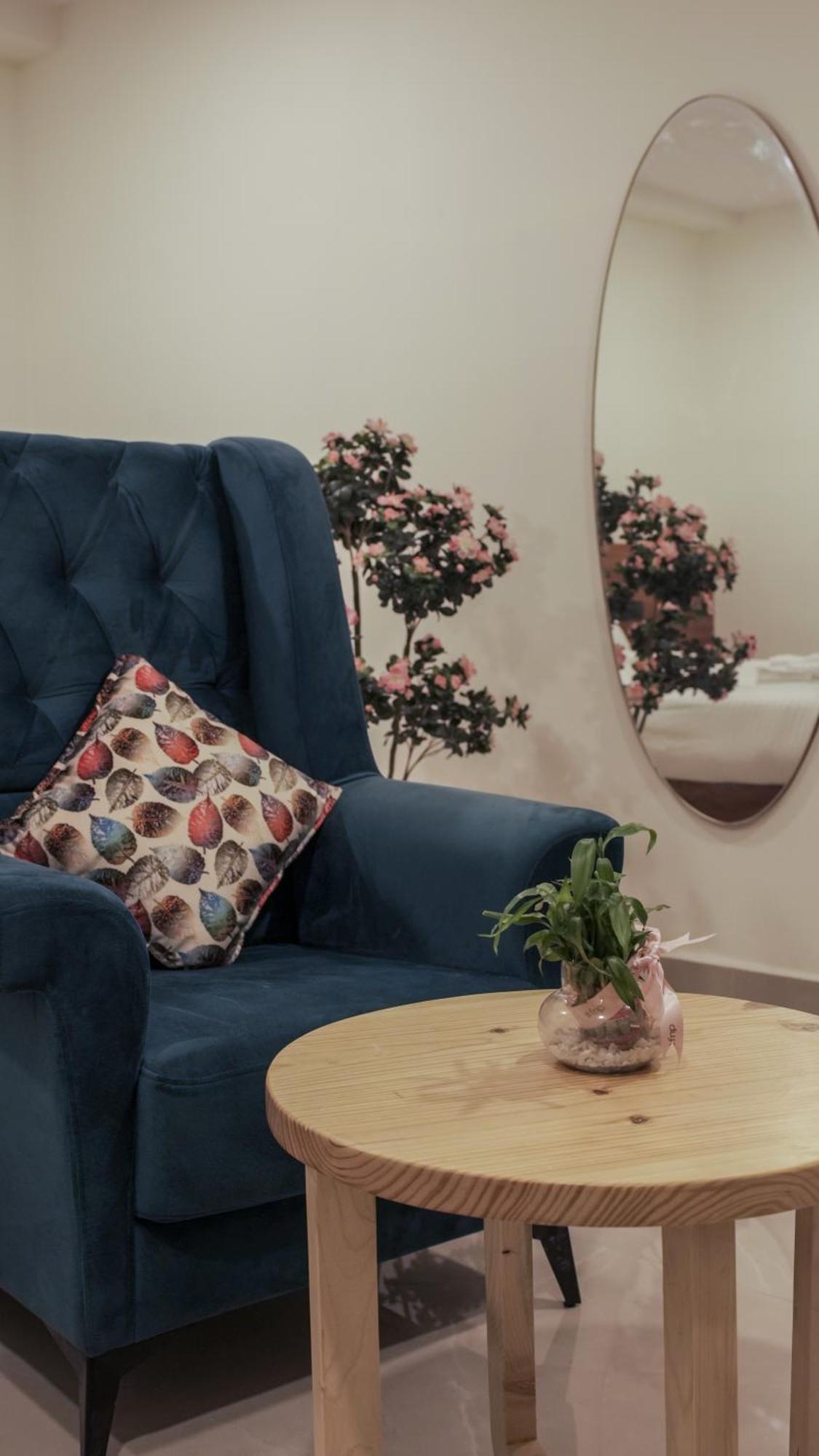 Radhe Suites Haydarabad Dış mekan fotoğraf
