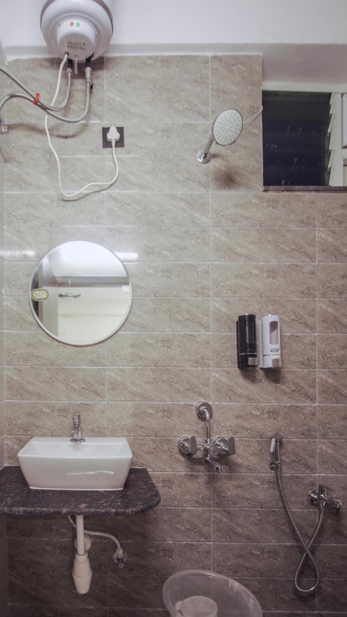 Radhe Suites Haydarabad Dış mekan fotoğraf